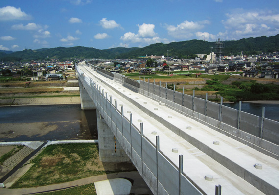 北陸新幹線小矢部川橋梁